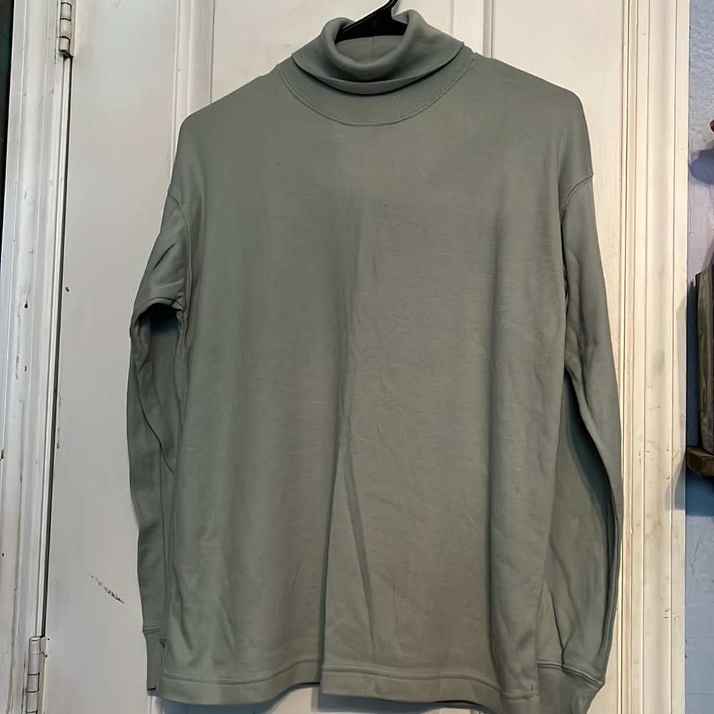 NY LINE light green turtleneck size Medium. LIKE NEW